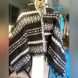 Poncho, warm wool, beautiful design